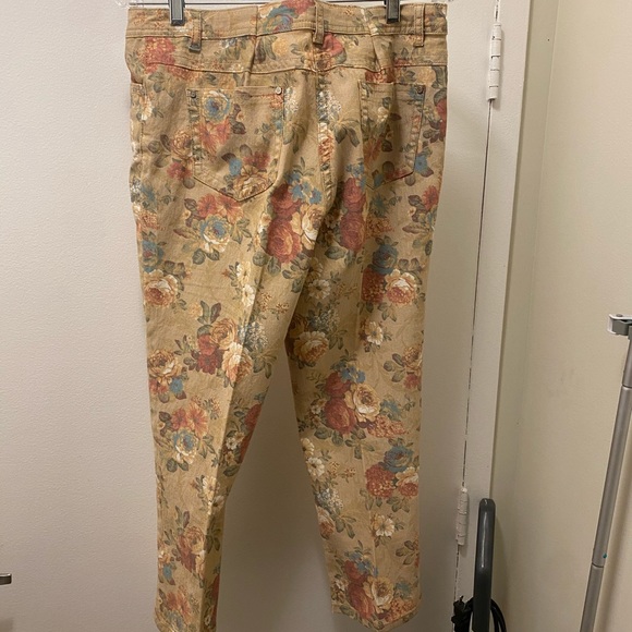 Fun vintage floral jeans by Spanner - Picture 2 of 6